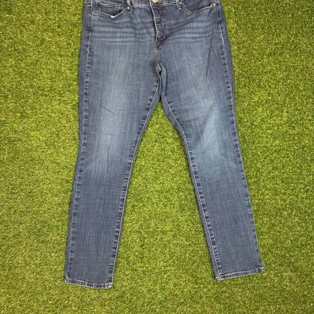 Levis 311 shaping skinny jeans